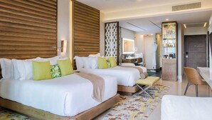 A hotel room with two beds, a small kitchenette, a bathroom, and a seating area. - Cozy 2-bedroom condo with AC in perfect Cancún location (Cancún)