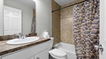 Apartment, 2 Bedrooms, Non Smoking | Bathroom