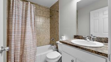 Apartment, 2 Bedrooms, Non Smoking | Bathroom