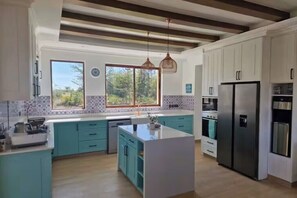 Private kitchen - Luxury 5-Bedroom Villa in Maiyan, Nanyuki – Elegant & Private (Nanyuki)