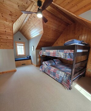 6 bedrooms, iron/ironing board, free WiFi, bed sheets