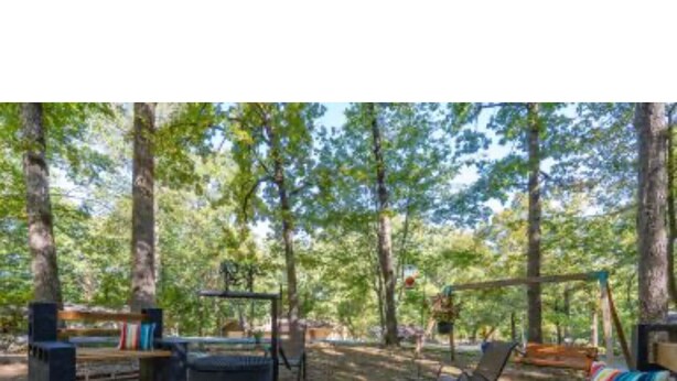 Terrace/patio - Village vacation nearDesoto lake and community events, deck, pool in 2 miles. (Hot Springs)