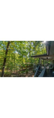 Village vacation nearDesoto lake and community events, deck, pool in 2 miles.