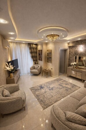 Camera familiare, vista città | Interni