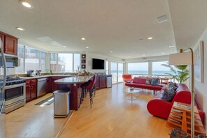 Interior - *New* Ocean Surf View | 2nd Floor Condo w/ AC & Parking (San Diego)