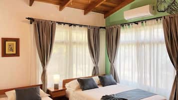 Appartamento, 2 camere da letto, balcone, vista giardino | Una cassaforte in camera, tende oscuranti, ferro/asse da stiro