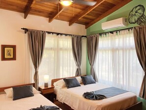Appartement, 2 chambres, balcon, vue sur le jardin | Coffre-fort, rideaux d’obscurcissement, fer et planche à repasser