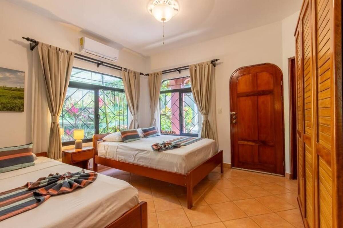 Căn hộ, 3 phòng ngủ, sân hiên, quang cảnh sân vườn | Két bảo mật tại phòng, màn/rèm cản sáng, bàn ủi/dụng cụ ủi quần áo 