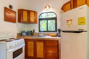 Apartment, 1 Bedroom, Balcony, Pool View | Private kitchen