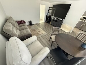 TV - 3BR w/ Hot Tub & Backyard • Near Beach, Manhattan Beach& SoFi stadium w AC (Lawndale)