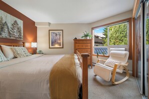 2 bedrooms, iron/ironing board, WiFi, bed sheets - Excellent Location with Private Hot Tub - Close to Nature and Amenities (Whistler)