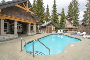 Outdoor pool - Excellent Location with Private Hot Tub - Close to Nature and Amenities (Whistler)