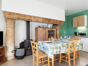 Dining - Gîtes de France® - Authenticity and modernity (CUVERVILLE SUR YERES)