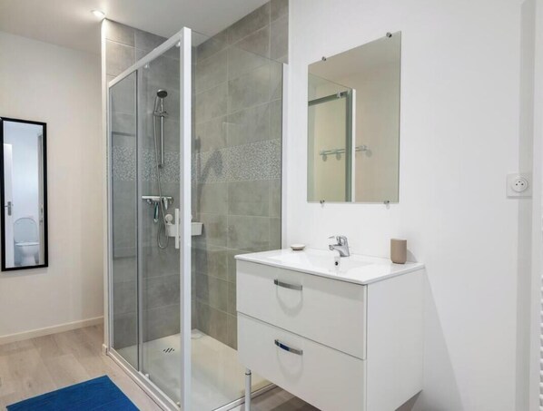 Shower - Gîtes de France® - Authenticity and modernity (CUVERVILLE SUR YERES)