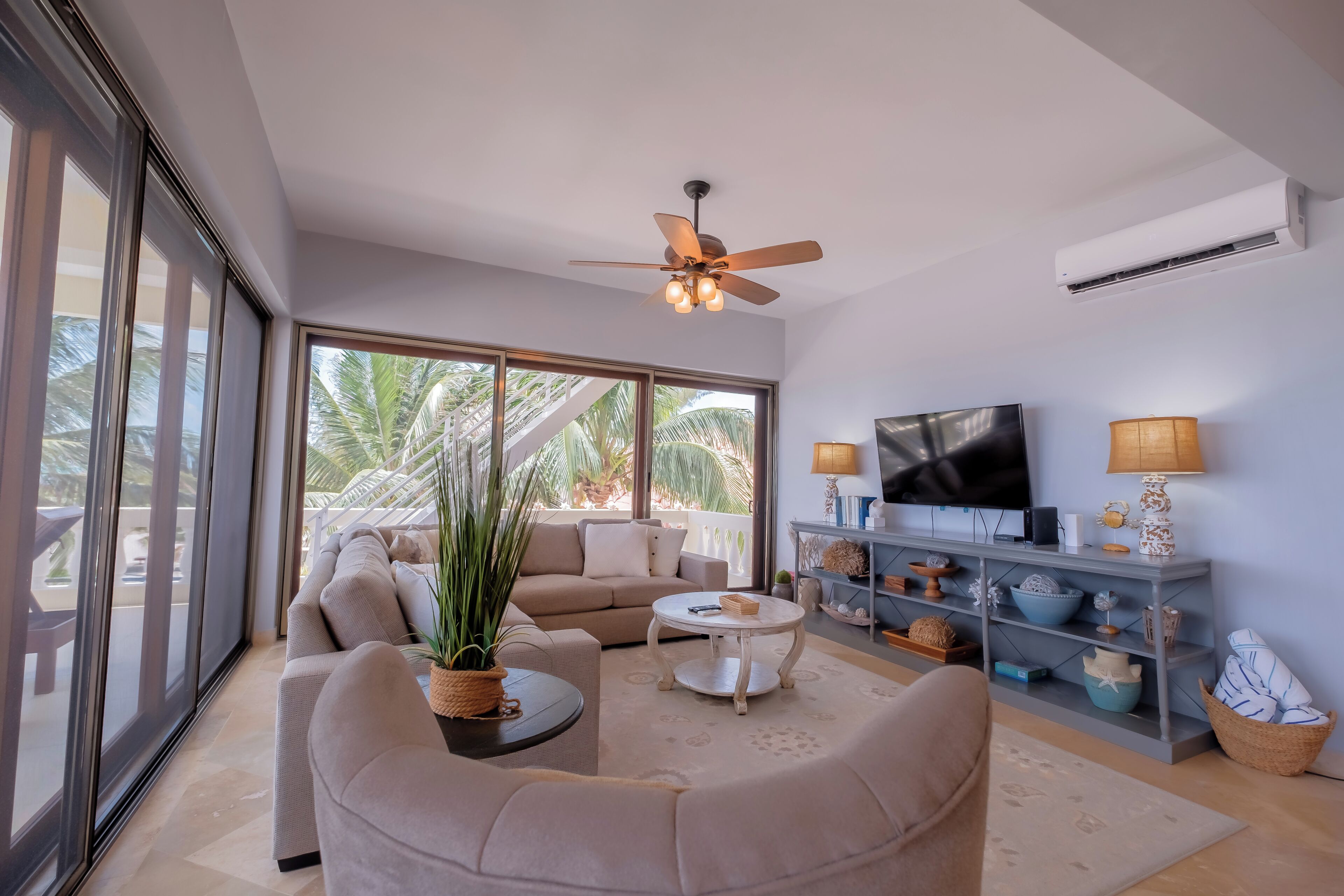 Deluxe appartement, balkon, uitzicht op het strand | Woonruimte