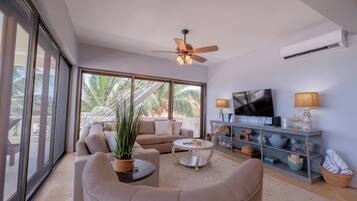 Deluxe appartement, balkon, uitzicht op het strand | Woonruimte