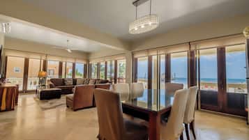 Leilighet – deluxe, balkong, strandutsikt | Spiseområde