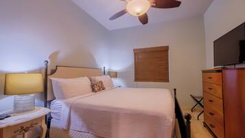 Luxe appartement, balkon, uitzicht op zee