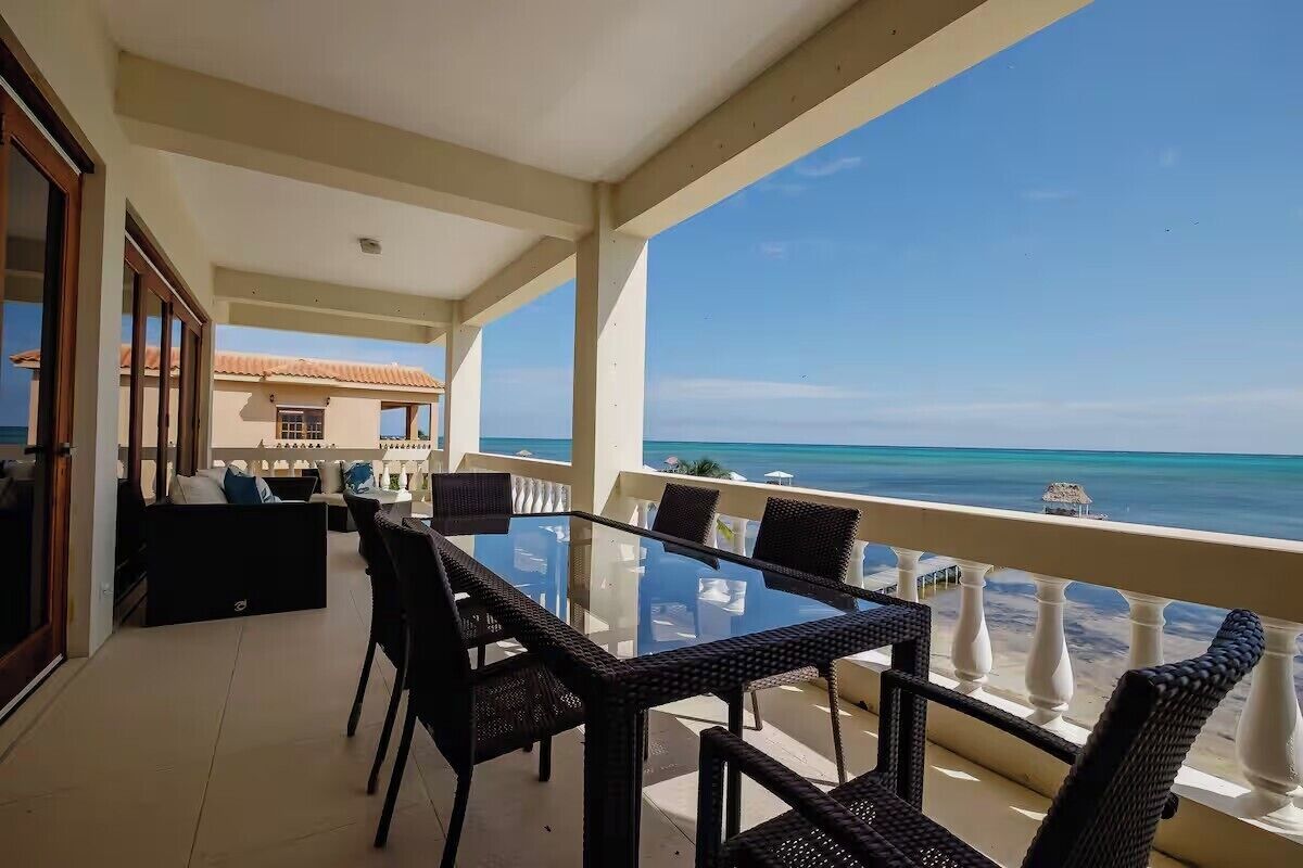 4A - Deluxe Condo, Balcony, Beach View