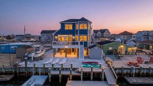 Waterfront! Newly Built 3br | Casa Del Pescatore