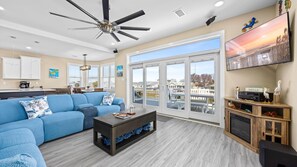 TV, video games, offices - Waterfront! Newly Built 3br Casa Del Pescatore (Little Egg Harbor Township)