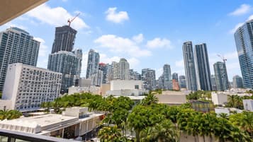 Deluxe studio suite, balkon, uitzicht op stad | Balkon