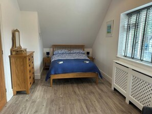 Iron/ironing board, WiFi, bed sheets - Mawddach View in Snowdonia with Hot tub, pet friendly & great location (Barmouth)