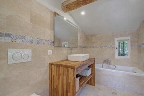 Shower, hair dryer, towels - Renovated villa, pool, sea view, air conditioning, VE loader 8 to 12 pers - Golfe St Tropez (Roquebrune-sur-Argens)