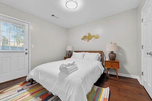 一卧一卫长住，靠近摩尔堡垒