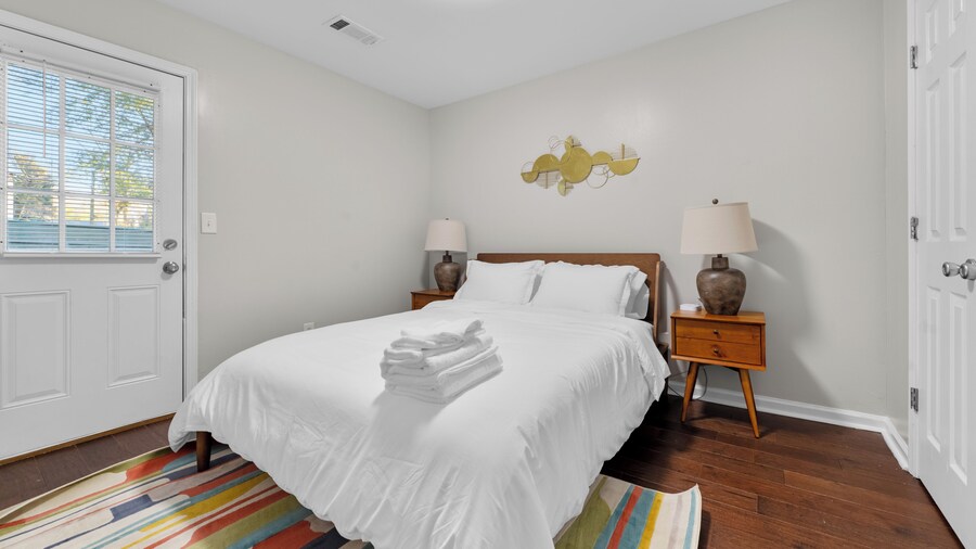 一卧一卫长住,靠近摩尔堡垒