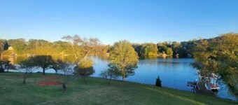 Lakefront Escape: hot tub, endless views, deep water dock, gentle walk to water