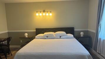 Deluxe Room | Desk, laptop workspace, blackout drapes, free WiFi