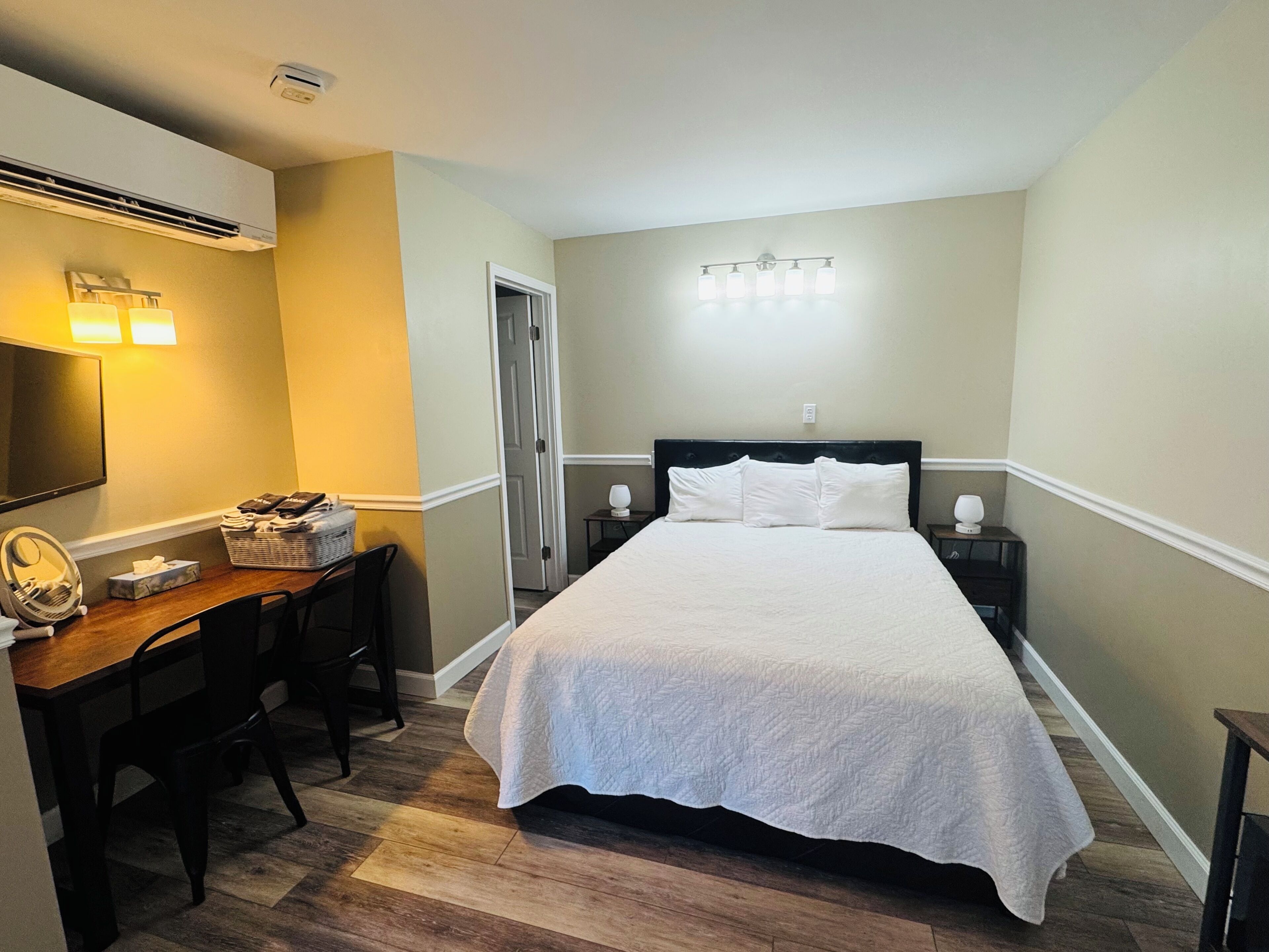 Economy Room