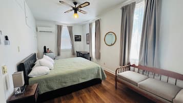 Chambre Deluxe | Bureau, espace de travail pour ordinateurs portables