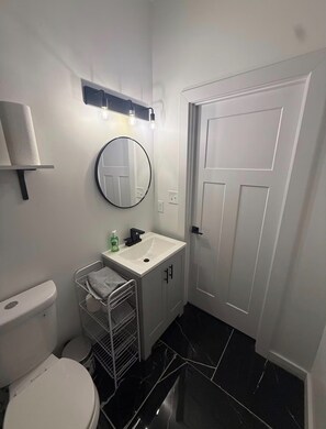 Dusche, Handtücher, Seife, Toilettenpapier