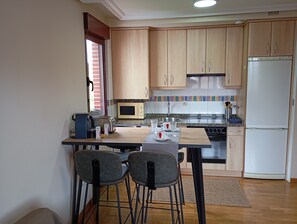 Private kitchen - CENTRAL APARTMENT 5 MINUTES FROM HOSPITAL, CITY CENTER, UNIVERSITY CAMPUS (Oviedo)