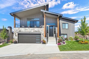 Exterior - Powder Mountain Views Hot Tub Luxury Eden Retreat for Families (Eden)