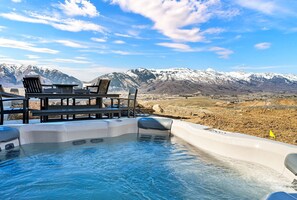 Outdoor dining - Powder Mountain Views Hot Tub Luxury Eden Retreat for Families (Eden)