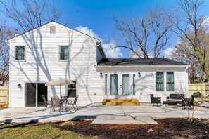 Exterior - Spacious Modern Home Near National Harbor & MGM (Fort Washington)