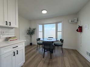 Dining - Spacious Modern Home Near National Harbor & MGM (Fort Washington)