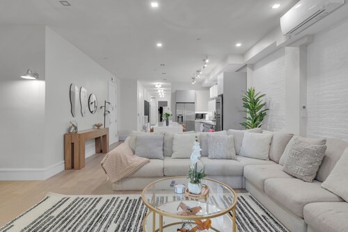 Luxury 5BR NYC Apt w/ AC /Sleeps 10+ /Prime Location