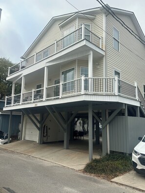 Exterior - 1161 Ocean Lakes Campground 4-Bedroom 3-Bath 2 min walk to beach. W/golf cart. (Myrtle Beach)