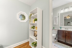 Bathroom - Cozy 3-bedroom house in welcoming Decatur (Decatur)