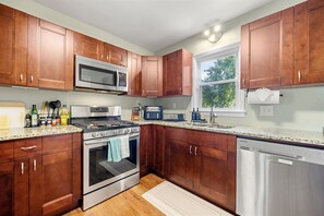 Fridge, microwave, oven, stovetop - Cozy 3-bedroom home in Decatur (Decatur)