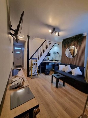 Living area - 24 Chester Street (3 Bed) (Cardiff)