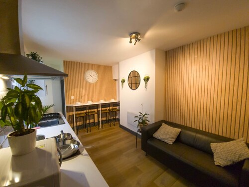 Lower Cathedral Road (2 Beds)