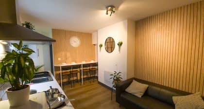 Lower Cathedral Road (2 Beds)