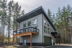 Exterior - Stunning ocean-view cottage minutes from Olympic (Port Angeles)