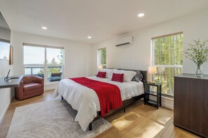 3 bedrooms, free WiFi, bed sheets - Stunning ocean-view cottage minutes from Olympic (Port Angeles)