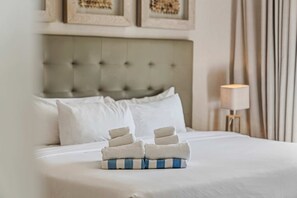 Een strijkplank/strijkijzer, wifi, beddengoed
